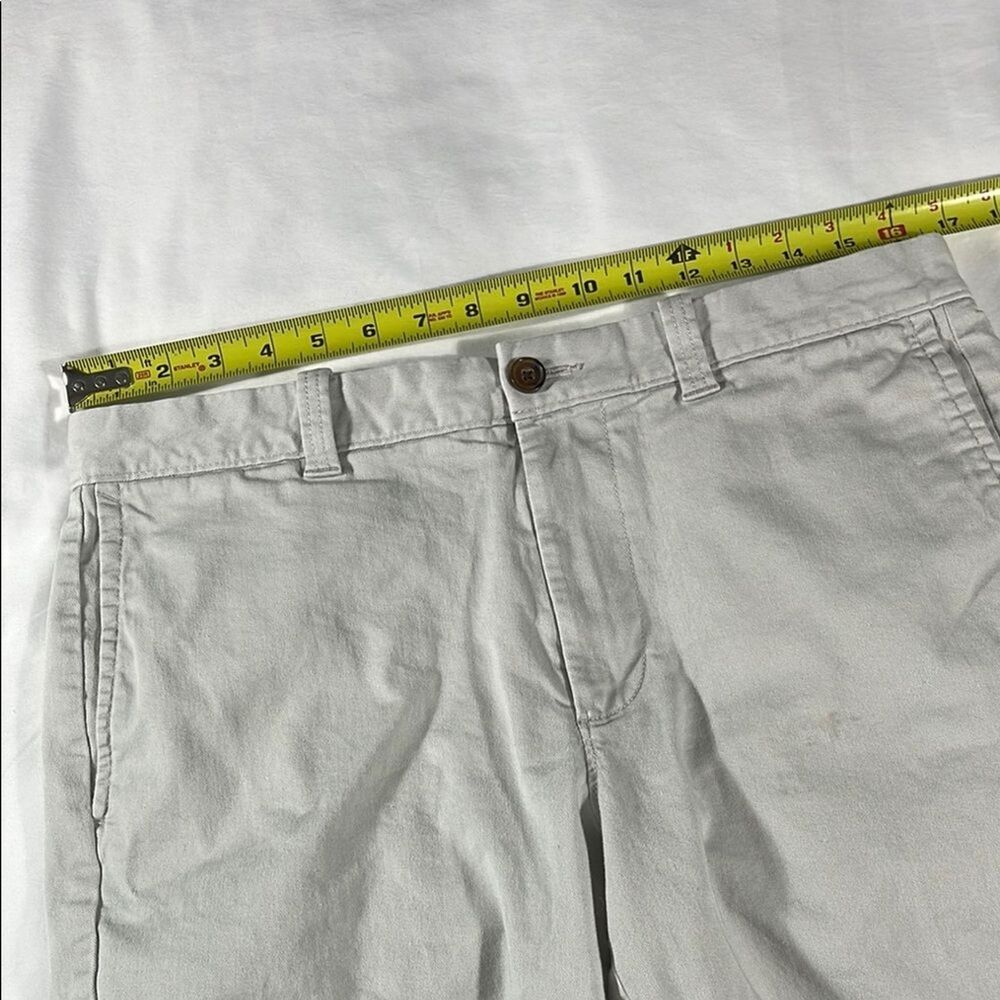 J. Crew mens stone khaki basic flat front 8.5" inseam chino shorts - size 33 - Picture 12 of 12